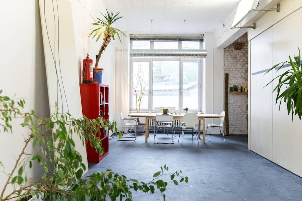 200Qm Loft For Friends And Family - On The Spree! Apartamento Berlim Exterior foto