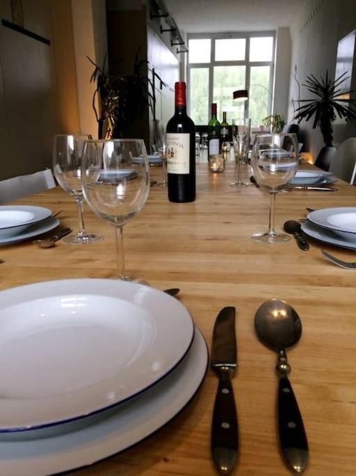 200Qm Loft For Friends And Family - On The Spree! Apartamento Berlim Exterior foto