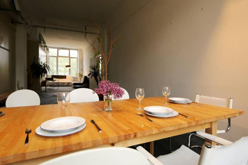 200Qm Loft For Friends And Family - On The Spree! Apartamento Berlim Exterior foto