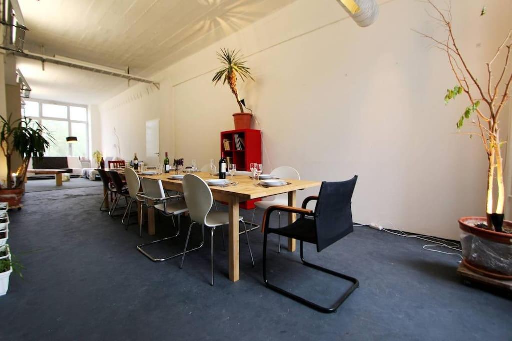 200Qm Loft For Friends And Family - On The Spree! Apartamento Berlim Exterior foto