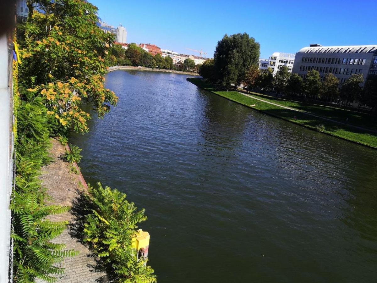 200Qm Loft For Friends And Family - On The Spree! Apartamento Berlim Exterior foto