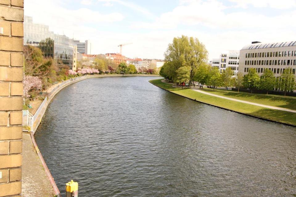 200Qm Loft For Friends And Family - On The Spree! Apartamento Berlim Exterior foto